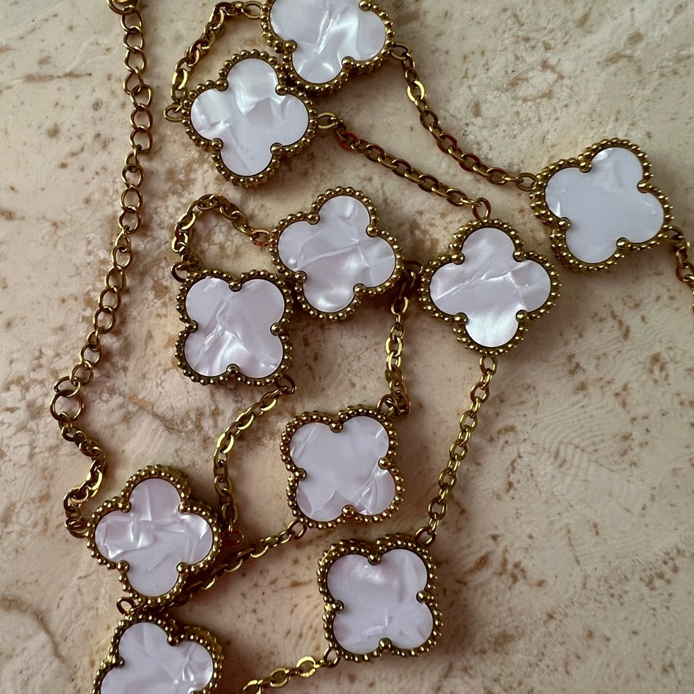 Gold off-white light graish clover costume jewelry necklace celebrity four leaf